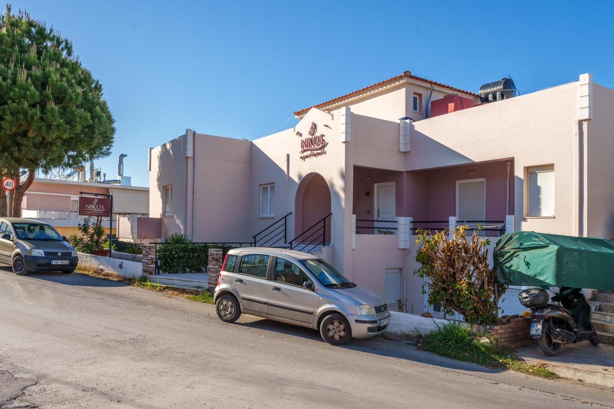 Nikos Apartments Agia Marina 外观 照片
