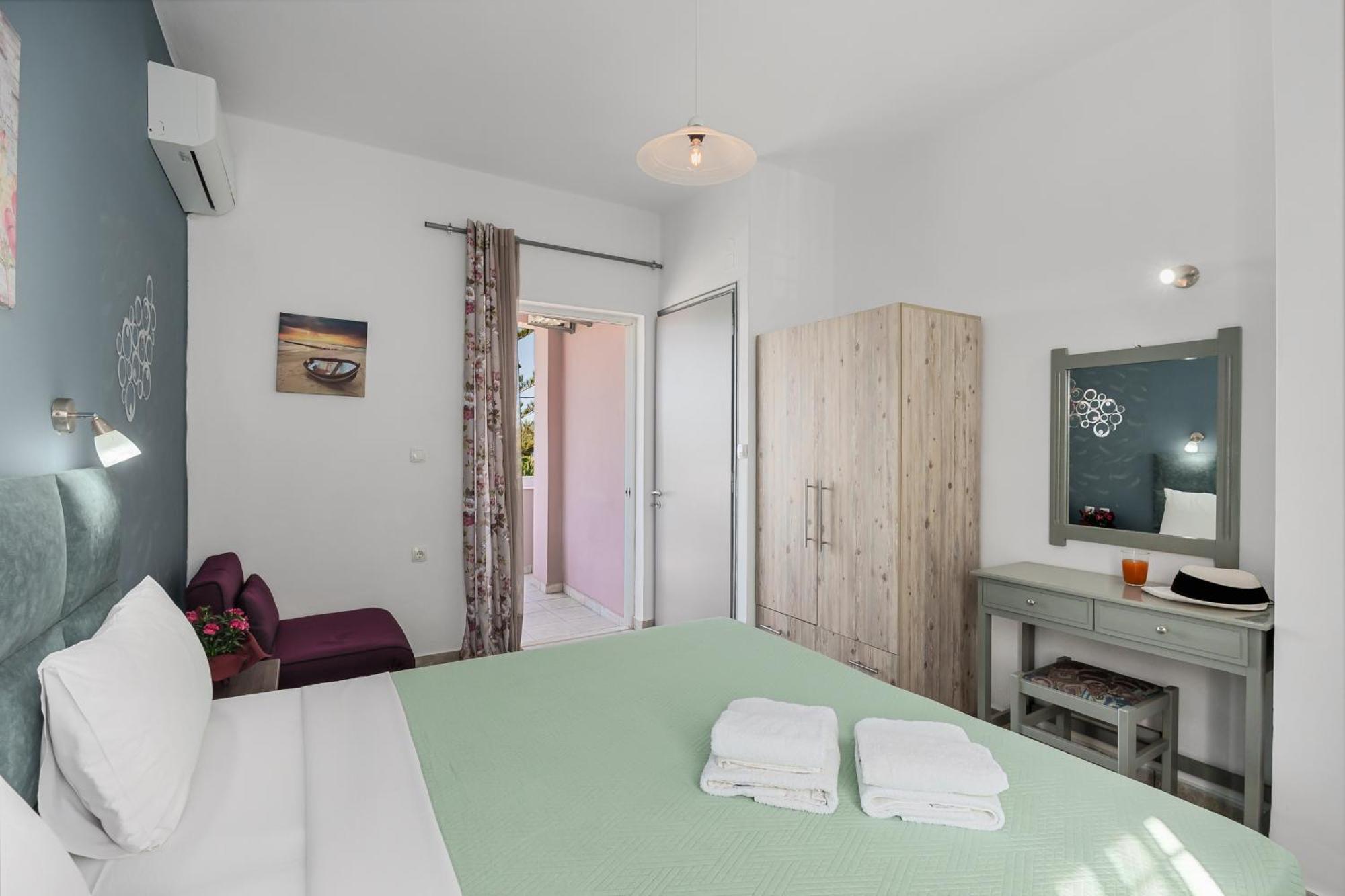 Nikos Apartments Agia Marina 外观 照片